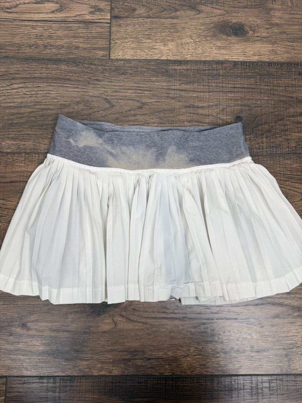 Lululemon Women’s Pleat To Street Skirt Skort White Heathered Gray Size 4 READ